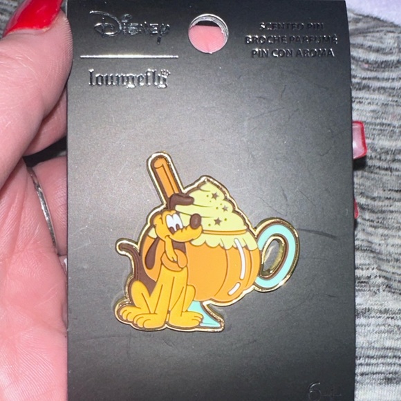 Pluto loungefly scented pin - Picture 2 of 2